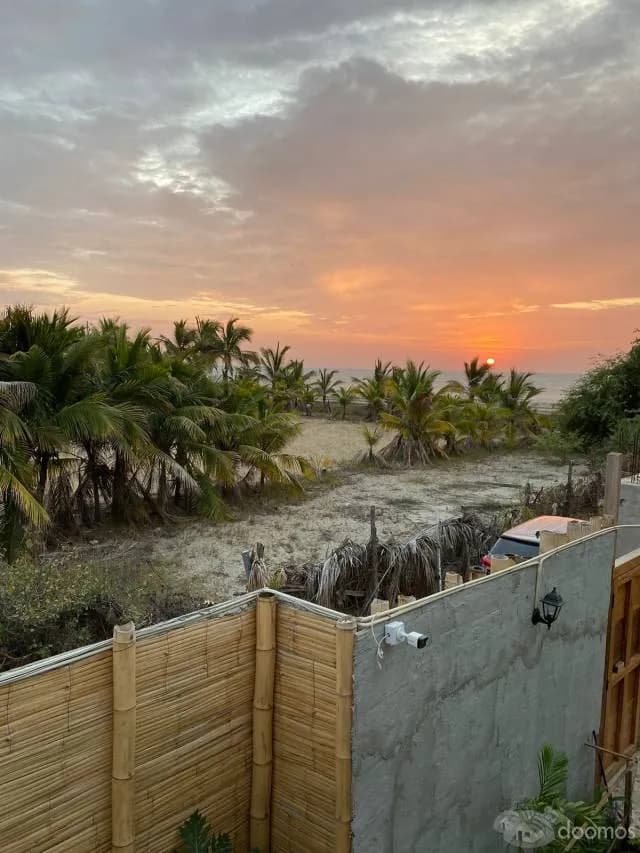 ANOCHECE EN CALMA JUNTO AL MAR — foto 1