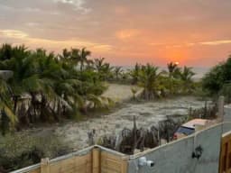 ANOCHECE EN CALMA JUNTO AL MAR