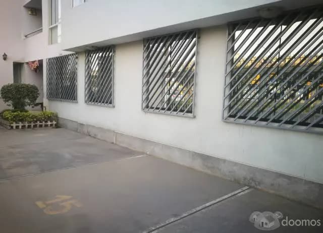 Departamento amoblado con cochera propia — foto 2