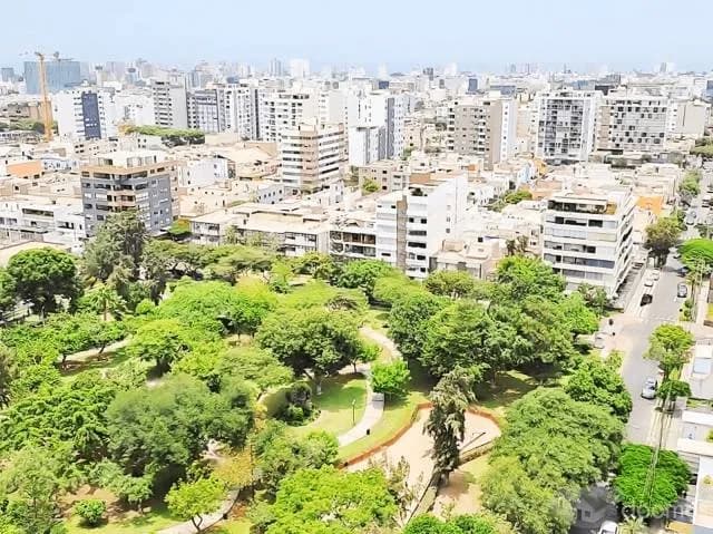 Venta de espectacular duplex en zona residencial y segura — foto 1