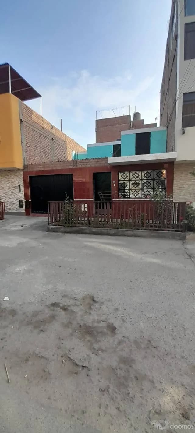 SE VENDE HERMOSA CASA DE 2 PISOS URB SAN AGUSTIN COMAS! — foto 1