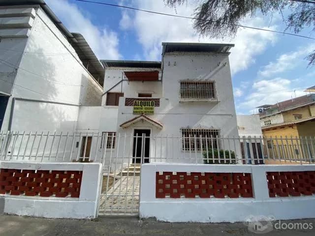 Casa de 650 m2 en ubicación comercial — foto 1