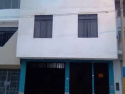 Se vende inmueble de 3 pisos.