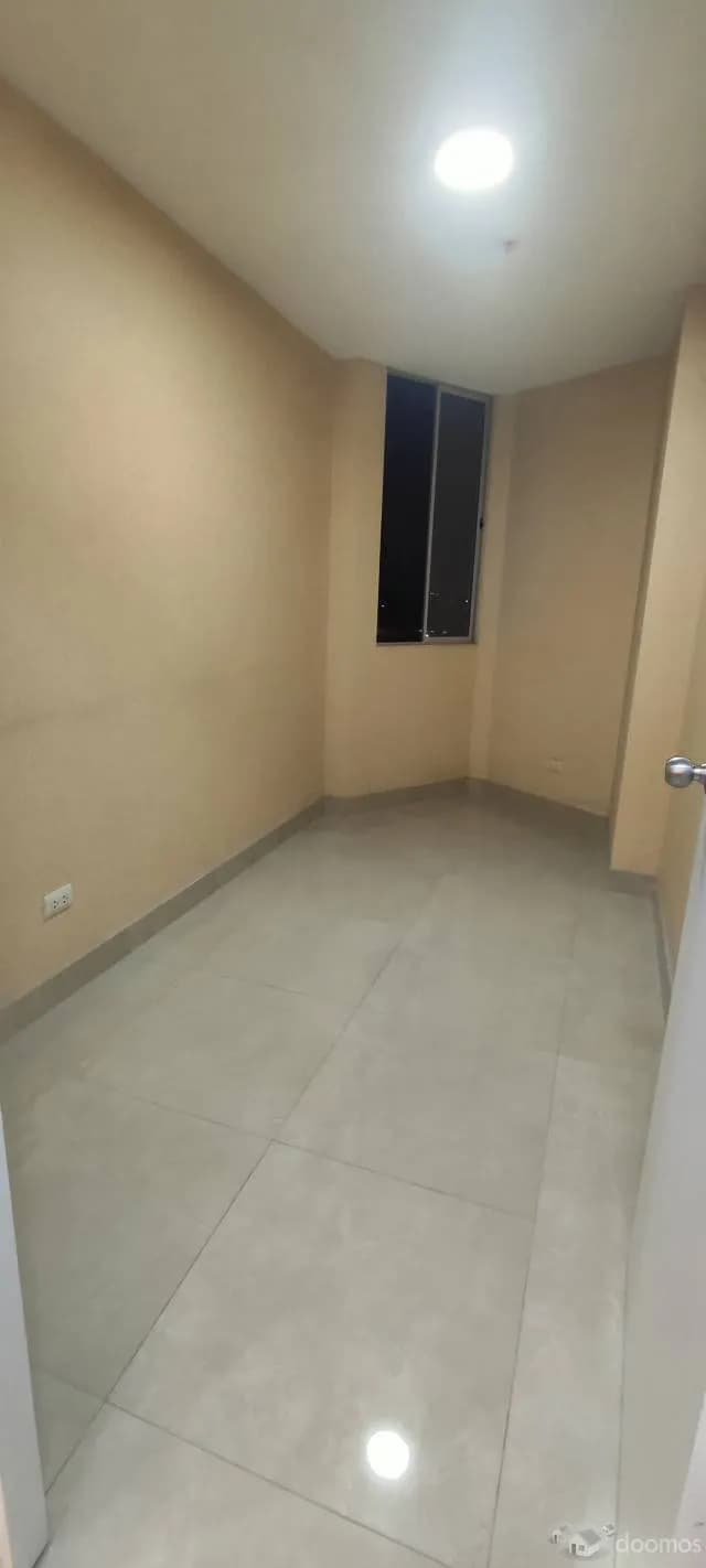 ALQUILER DE MODERNO Y CENTRICO DEPARTAMENTO — foto 4