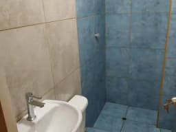Habitación de estreno baño propio entrada independiente