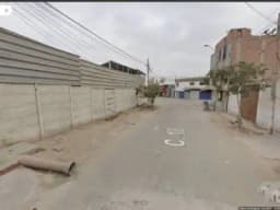 SE ALQUILA LOCAL 556M2 - CERCADO CON CONCRETO Y CUENTA CON SERVICIOS BASICOS Y PORTON