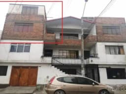 Se remata departamento con ocupante precario.