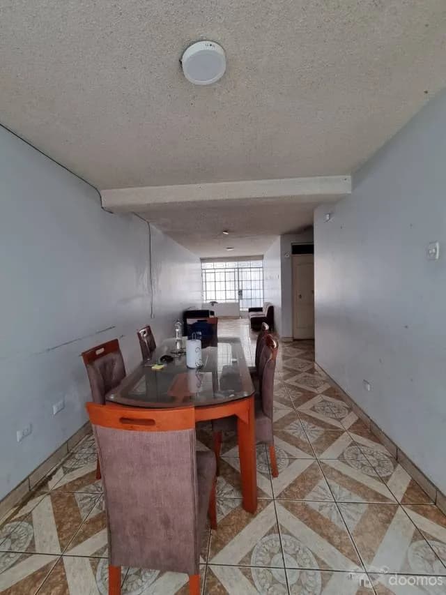 Amplia Casa en Venta en Los Olivos — foto 1