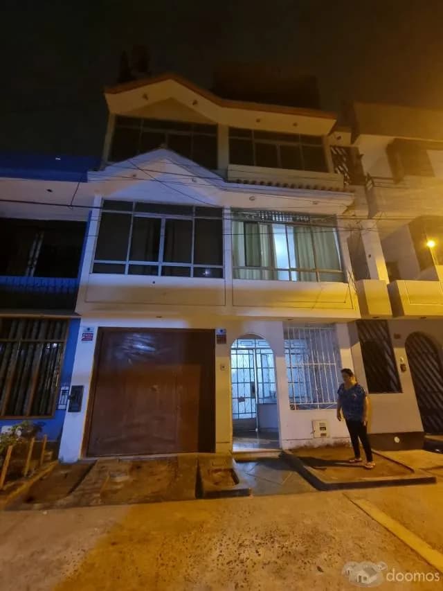 Amplia Casa en Venta en Los Olivos — foto 8