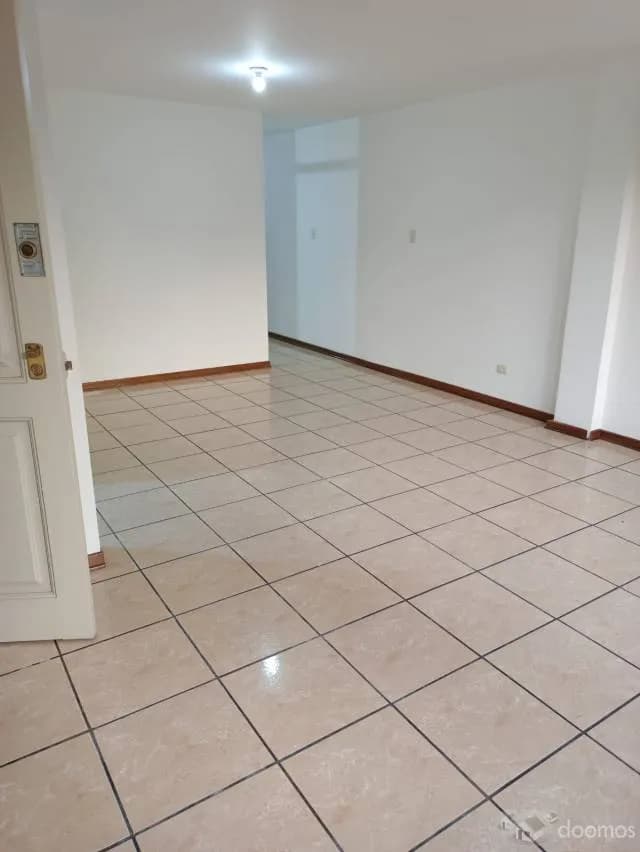 Alquilo Amplio Departamento — foto 2
