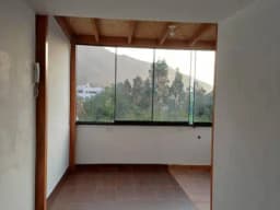 Alquilo Dpto 2 Dorm. en Urb. La Capilla La Molina. 4to piso, 1 baño, patio, lavandería, frente a parque. Zona tranquila.