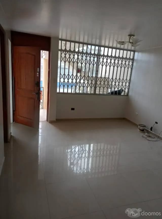 Alquilo departamento en segundo piso con 95 m2 de area construida — foto 1
