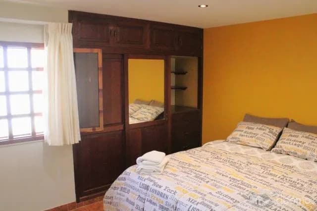 Departamento en primer piso de 4 habitaciones con cochera — foto 1