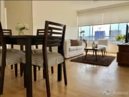 Se alquila lindo departamento amueblado frente a parque
