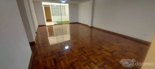 DPTO. 1ER PISO EN VENTA CON COCHERA — foto 1