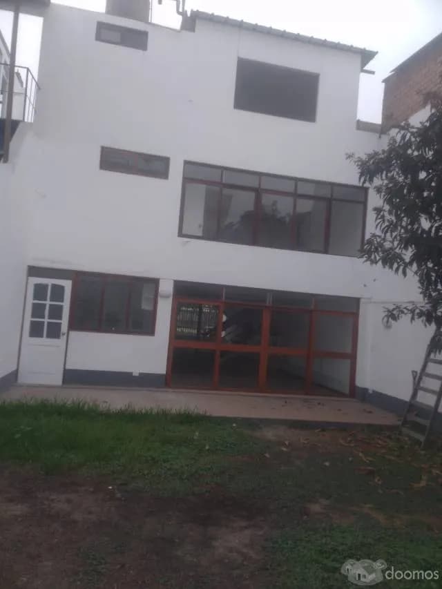 HERMOSA Y BIEN DISTRIBUIDA CASA EN SAN ISIDRO-CÓRPAC. — foto 1