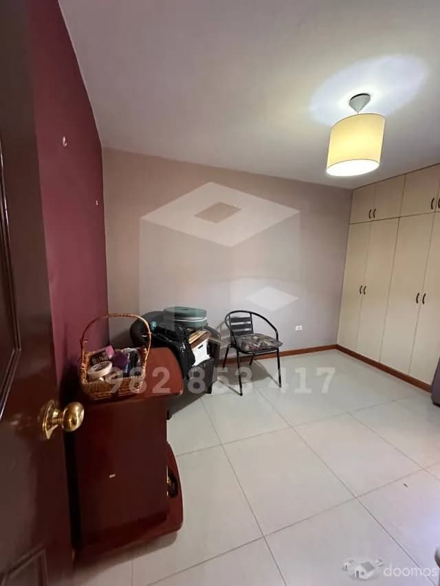 VENTA DE DEPARTAMENTO EN PRIMER PISO CON JARDINES — foto 1