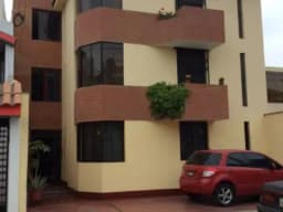 Hermoso Departamento ubicado en 3er piso (edificio de 3 pisos) de 117.05 m2 + aires compartidos