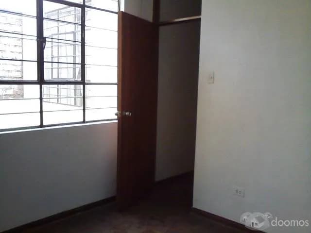 CASA 3 PLANTAS SOBRE AVENIDA COLONIAL — foto 5