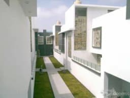 Vendo Casa en "Condominio La Alborada" - 03 pisos - 02 estacionamientos - 01 deposito
