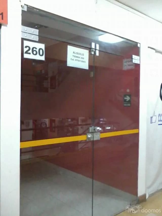Alquiler de tienda en centro comercial altamente concurrido surco — foto 1
