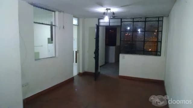 DEPARTAMENTO EN PRIMER PISO+COCHERA TECHADA+PATIO INTERNO — foto 1
