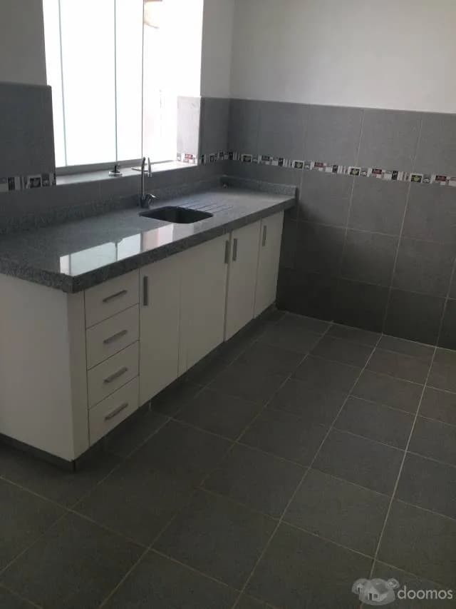 VENDO CASITA DE BAJOS TOTALMENTE REMODELADA — foto 4