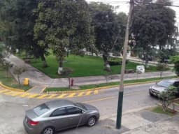 Vendo Derechos y Acciones con Posecion casa terreno frente a Parque