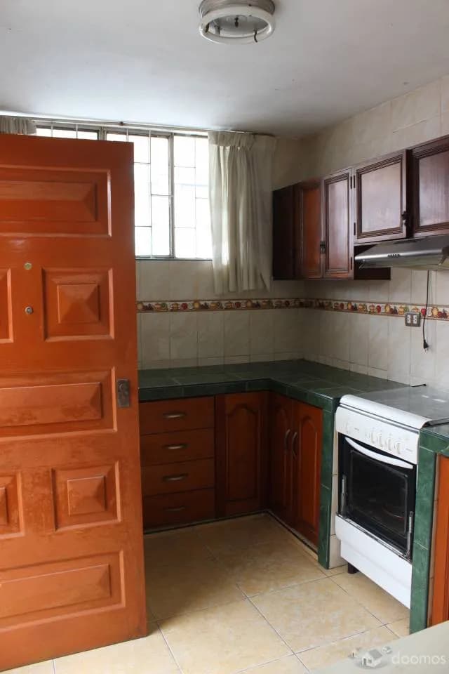 VENDO LINDA CASA DE TRES PISOS — foto 1
