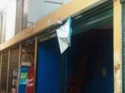 2 Locales  Comerciales Ferreteros de 4 m2 c/u