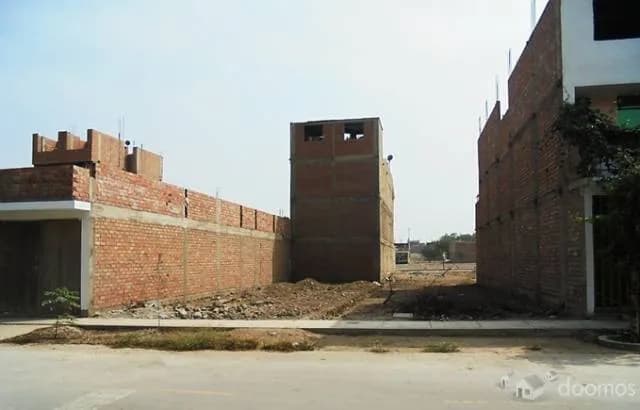 OCASIÓN TERRENO FRENTE A PARQUE  - CARABAYLLO — foto 2
