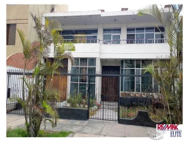 VENDO AMPLIA CASA EN SAN ISIDRO, GRAN OPORTUNIDAD PARA CONSTRUCTORAS E INVERSIONISTAS — foto 2