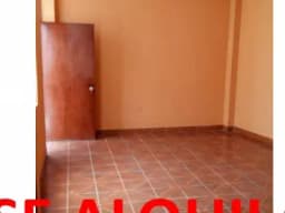 Alquiler de cuarto amplio con baño y lavandería