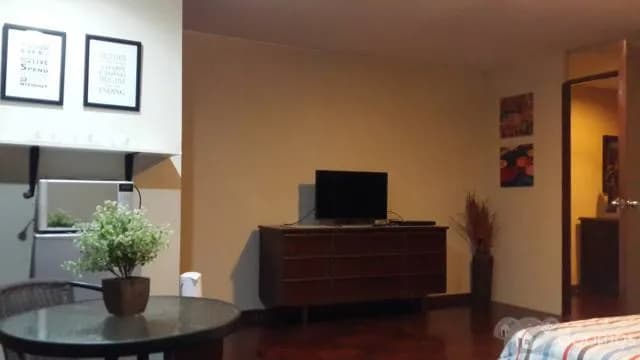 ACOGEDORA Y FUNCIONAL HABITACION. — foto 1