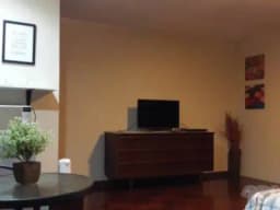 ACOGEDORA Y FUNCIONAL HABITACION.