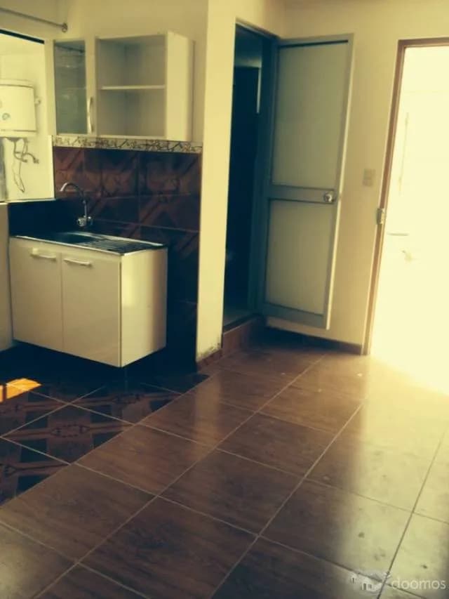 Alquilo Mini departamento 4to piso — foto 3