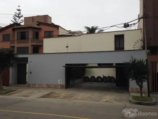 CASA EN URB. TAMBO DE MONTERRICO 400 m2 — foto 1