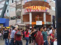INVERSION SEGURA NO LO PIENSES MAS EXCELENTE UBICACION LOCAL EN VENTA 1ºPISO EN EL CENTRO DE GAMARRA