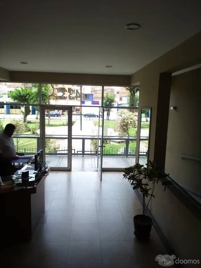 COMODO Y MODERNO DEPARTAMENTO EN SURQUILLO — foto 2