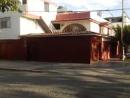 Casa en venta frente a parque