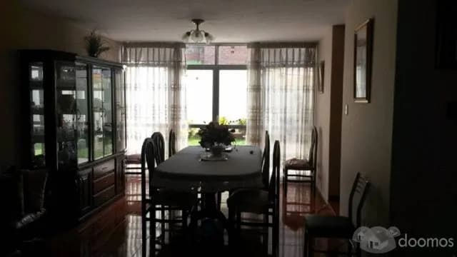 CASA AMPLIA EN EXCELENTE UBICACIÓN - IDEAL PARA COMERCIO — foto 1
