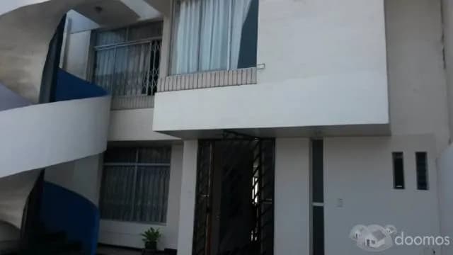 CASA AMPLIA EN EXCELENTE UBICACIÓN - IDEAL PARA COMERCIO — foto 5