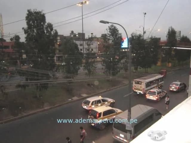 Vendo Casa Comercial como terreno 160m2  en Alfredo Mendiola, SMP — foto 2