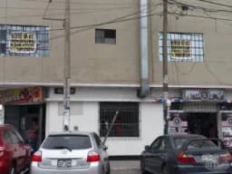 VENDO LOCAL EN DAMERO DE GAMARRA