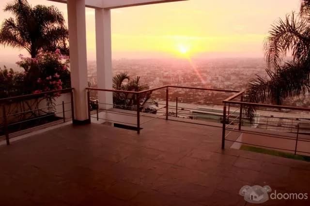 Alquiler: Casa en Casuarinas. Amoblada, equipada Vista panorámica — foto 2