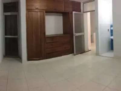 Alquilo casa 3 pisos precio a tratar solo empresas