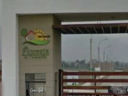 POR VIAJE SE VENDE TERRENO FRENTE PARQUE