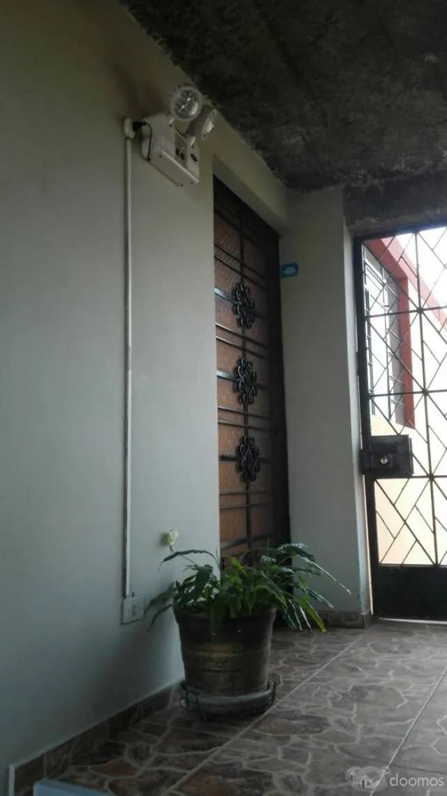 AMPLIO DEPARTAMENTO CON BUENA UBICACIÓN — foto 3