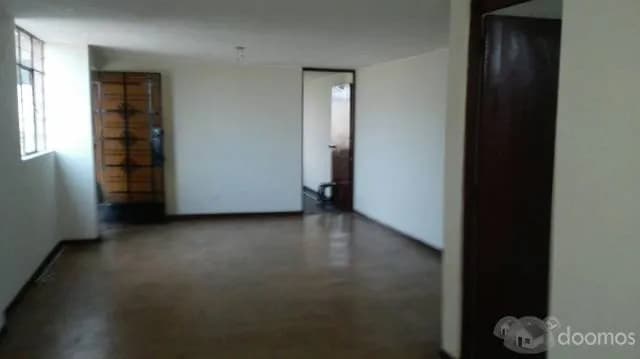 AMPLIO DEPARTAMENTO CON BUENA UBICACIÓN — foto 8