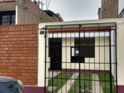 SE VENDE LINDA CASA en el distrito de San Juan de Lurigancho